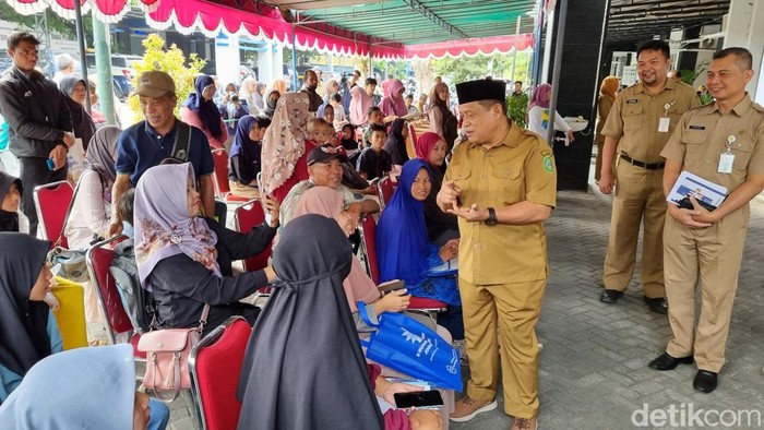 Suasana posko layanan dan informasi PPDB 2024 jalur afirmasi di kantor Disdikpora Kabupaten Bantul, Senin (24/6/2024).