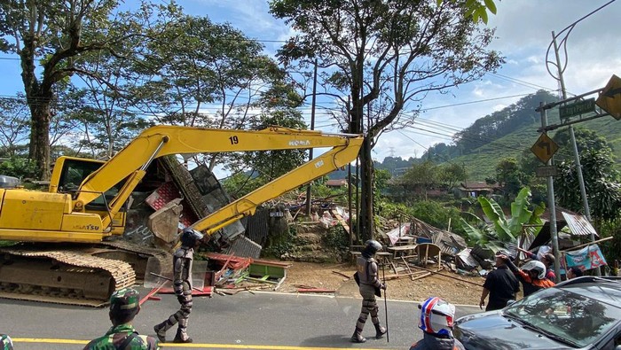 Protes Pedagang Kaki Lima Puncak Bogor Picu Kemacetan Saat Relokasi