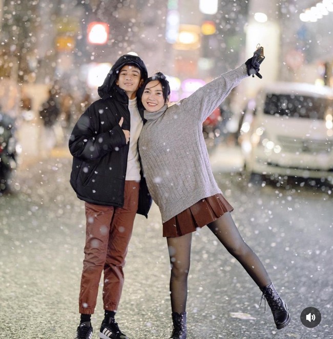 Lahir pada 2011, Regas kini berusia 13 tahun. Paras putra Hesti Purwadinata ini pun mencuri atensi. Banyak netizen memuji wajahnya yang tampan. Foto: Instagram