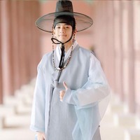 Kenalan dengan anak pertama Hesti Purwadinata dan Edo Borne, Regas Borne Putra. Sang aktris kerap berbagi momen bersama putranya di Instagram. Foto: Instagram