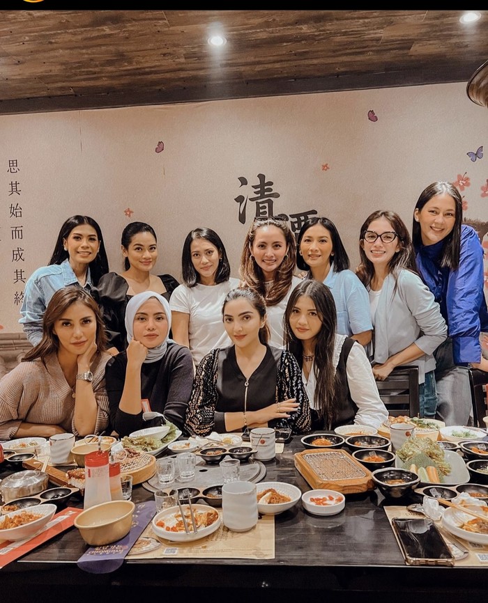 Serunya Paula Verhoeven Saat Ngopi hingga Makan Bareng Geng Cendol Serunya Paula Verhoeven Saat Ngopi hingga Makan Bareng Geng Cendol