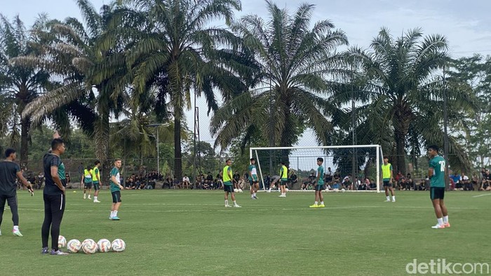 Sesi latihan perdana PSS Sleman, Senin (24/6/2024).