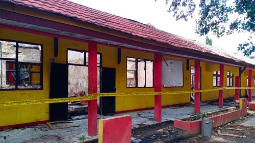 SMPN 1 Woha, Kabupaten Bima, NTB, terbakar pada Senin pagi (24/6/2024).