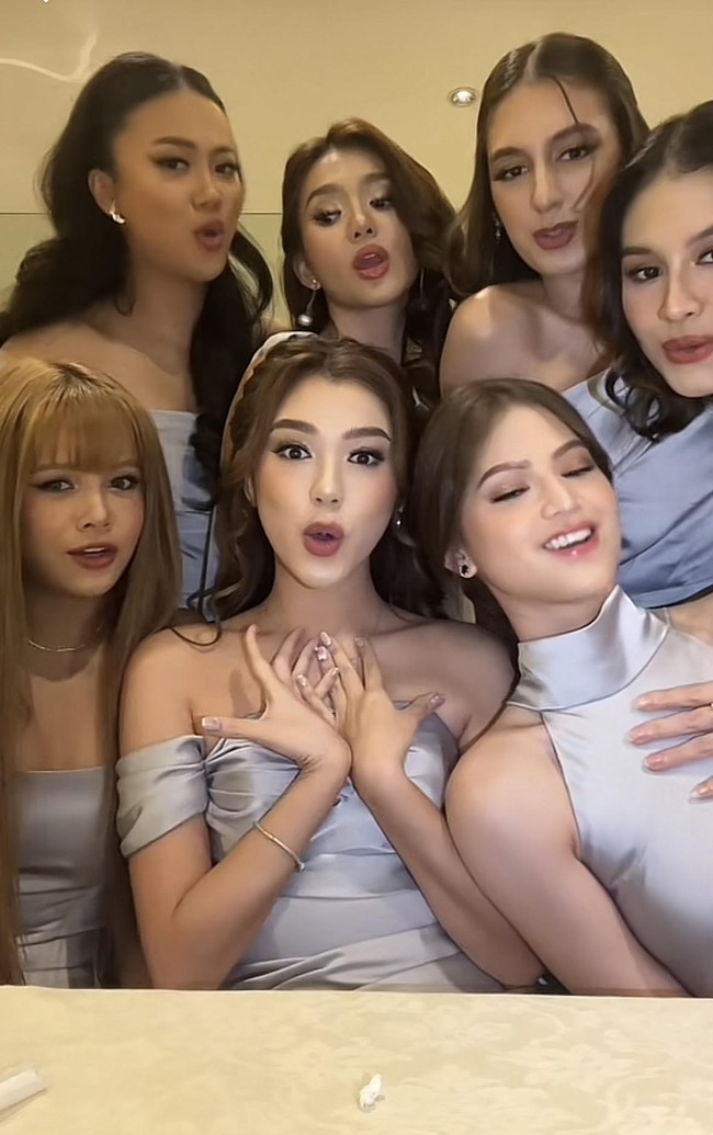 Tak lupa, Sorn membagikan foto bersama sang pengantin wanita, Beby Tsabina. Penggemar KPop tak menyangka dia terbang jauh-jauh ke Indonesia dari Thailand. Foto: Instagram