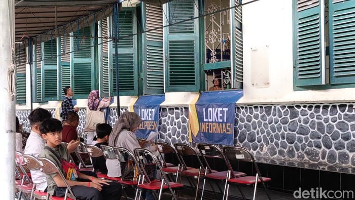 Suasana verifikasi dokumen PPDB SMPN 5 Jogja, Senin (24/6/2024).