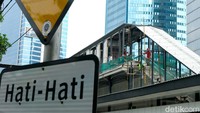 Selama revitalisasi, TransJakarta menyediakan bus stop di Gatot Subroto Jamsostek. Bus stop ini akan melayani rute Pinang Ranti-Latumenten Stasiun Grogol (9A), Puribeta-Dukuh Atas (13C), Stasiun Manggarai-Blok M (6M), dan Pasar Minggu-Tanah Abang (9D).
