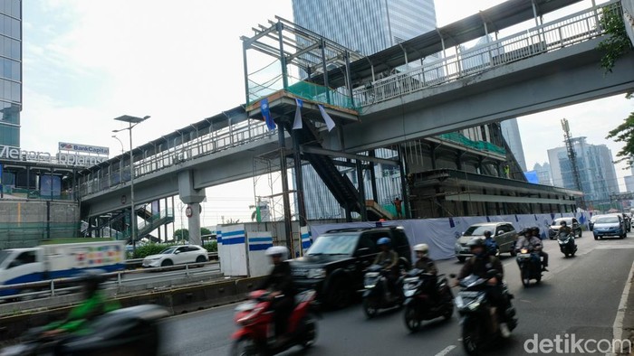 Sudah 7 Bulan, Halte TransJ Gatsu Jamsostek Masih Ditata Sudah 7 Bulan, Halte TransJ Gatsu Jamsostek Masih Ditata