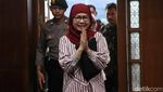 Tangis Karen Agustiawan Divonis 9 Tahun Penjara