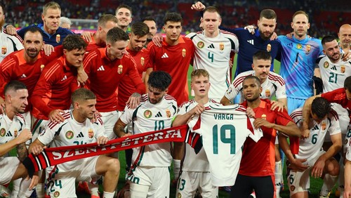 Soccer Football - Euro 2024 - Group A - Scotland v Hungary - Stuttgart Arena, Stuttgart, Germany - June 23, 2024 Hungary players celebrate after the match and hold up a shirt with Barnabas Vargas name after he was stretchered off during the match REUTERS/Leonhard Simon