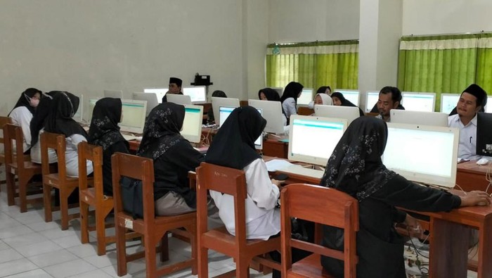 Top! Asesmen Kompetensi Guru untuk Madrasah Sudah Digital Kementerian Agama Republik Indonesia (Kemenag) menggelar Asesmen Kompetensi Guru dan Tenaga Kependidikan (AKGTK) Madrasah 2024 dalam format digital.