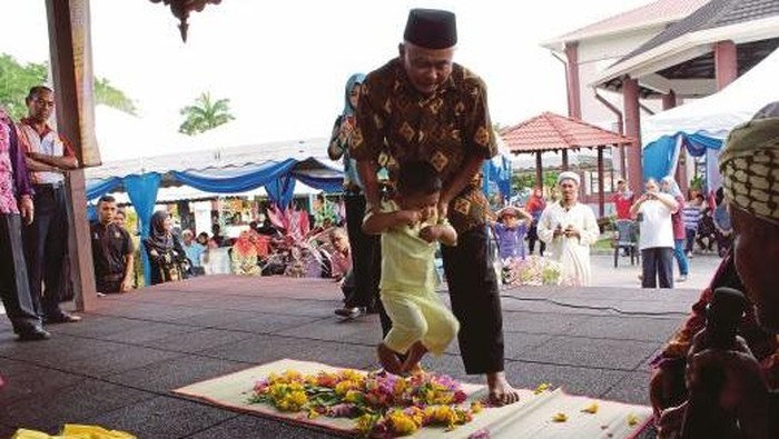 Tradisi Botatah. (Foto: Dok. Direktorat Kebudayaan Kemendikbud).