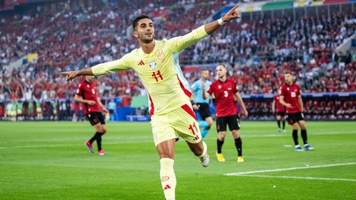 DUSSELDORF, GERMANY - JUNE 24: Ferran Torres of Spain celebrates after scoring his teams first goal  during the UEFA EURO 2024 group stage match between Albania and Spain at Düsseldorf Arena on June 24, 2024 in Dusseldorf, Germany. (Photo by Marvin Ibo Guengoer - GES Sportfoto/Getty Images)