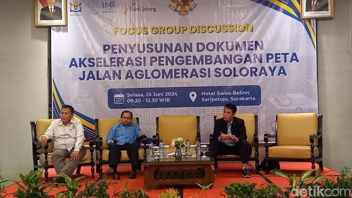 cara diskusi peta aglomerasi Solo Raya di Hotel Swiss-Bellin Saripetojo Solo,Selasa (25/6/2024).