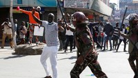 Massa aksi dan polisi terlibat kericuhan. 