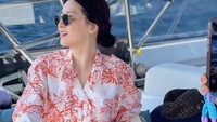 Bulan Juni lalu, dilaman Instagramnya Lee Young Ae membagikan fotonya saat berlayar di Saint Tropez di Prancis.