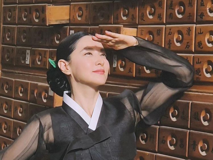 Foto: Liburannya Aktris Korea Terkaya, Lee Young Ae