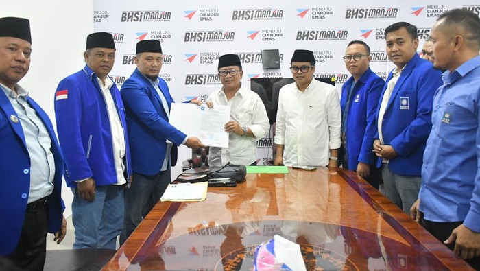 Bakal Calon Bupati dan Wakil Bupati Cianjur terima SK rekomendasi di Pilgub Cianjur 2024