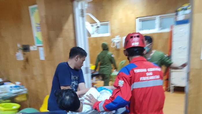 Bocah tertancap di pagar besi dilarikan ke RS Makassar. Dokumen Istimewa