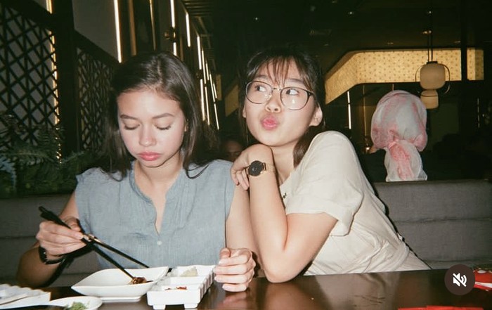Cantiknya Yuki Kato Saat Makan di Warteg hingga Ngopi di Kafe Cantiknya Yuki Kato Saat Makan di Warteg hingga Ngopi di Kafe