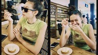 Salah satu cemilan kesukaannya ada pie dengan meringue yang enak. Yuki bahkan tak bisa berhenti menyantap kue satu ini. Foto: Instagram @yukikt