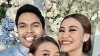 Yuki Kato mencuri perhatian saat datang ke acara lamaran Aaliyah Massaid dan Thariq Halilintar. Ia dikritik segelintir netizen karena menggunakan masker saat datang ke sana. Foto: Instagram @yukikt