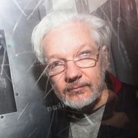 Dunia Hari Ini: Julian Assange, Pendiri Wikileaks, Keluar Dari Penjara ...