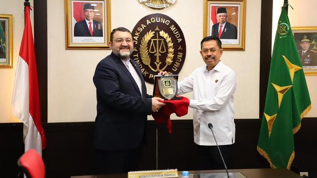 Duta Besar Republik Islam Iran untuk Indonesia, Mohammad Boroujerdi bertemu Jaksa Agung Muda Tindak Pidana Umum (Jampidum) Asep Nana Mulyana
