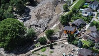 Masif badai petir dan curah hujan tinggi menyebabkan situasi banjir pada Jumat malam. Setelahnya tanah longsor di lembah Misox.