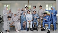 Geni Faruk bilang saat itu Thariq masih bayi dan sudah ikut dirinya tawaf sehingga ia menganggap Thariq sebagai haji. Namun hal ini disanggah oleh anak sulungnya, Atta mengingat saat itu Thariq bukan pergi beribadah. Foto: Instagram genifaruk