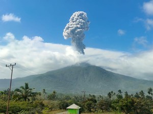 Erupsi Gunung Lewotobi Pagi Ini, Tinggi Kolom Abu 1.000 Meter