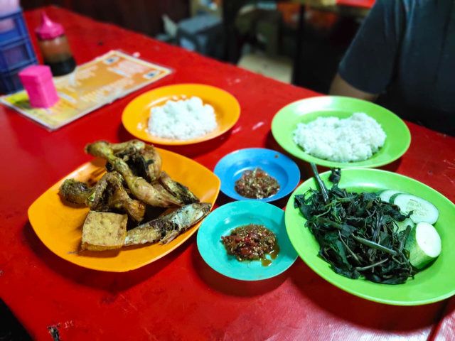 Huah! 5 Tempat Makan Ini Punya Racikan Sambal yang Pedasnya Bikin Jontor