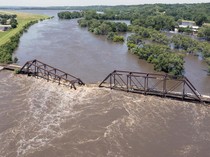 Jembatan Kereta di Dakota Selatan Terputus Diterjang Banjir