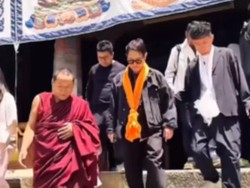 Viral Jet Li Menolak Dibantu Saat Turun Tangga Kuil Usai Diisukan Meninggal