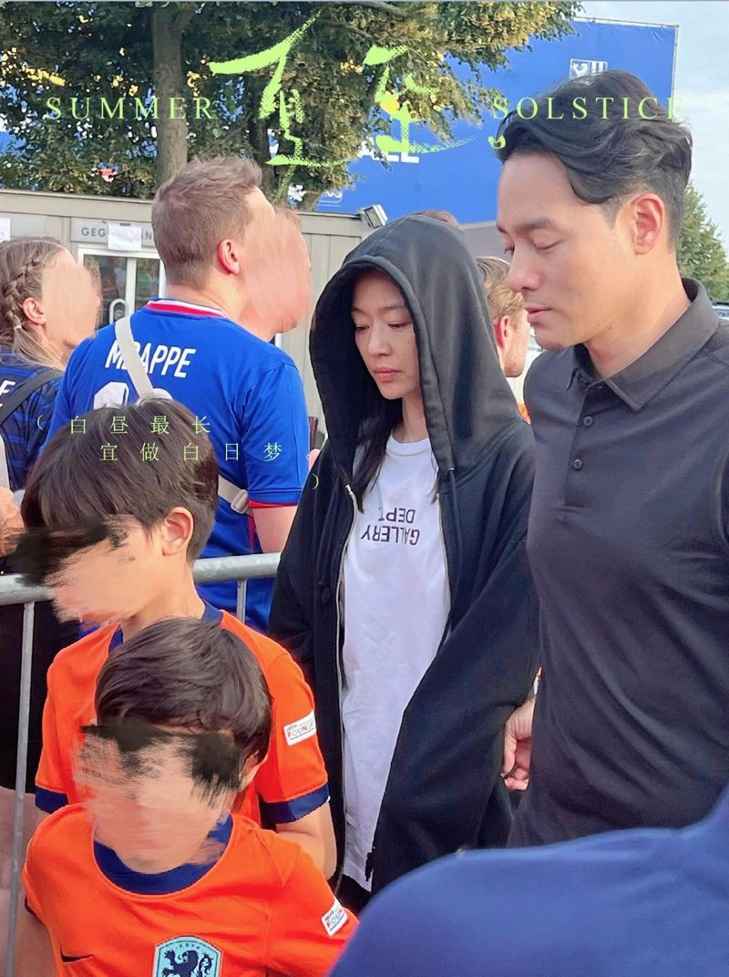Jun Ji Hyun Nonton Bola di Jerman, Wajah Ganteng Suaminya Bikin Salfok