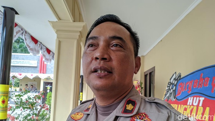 Kabag Ops Polresta Mataram Kompol I Gede Sumadra Kerthiawan saat ditemui pada Selasa sore (25/6/2024). (Ahmad Viqi/detikBali)