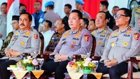 Foto: Asisten Logistik (Aslog) Kapolri, Irjen Pol Raden Prabowo Argo Yuwono, yang juga Ketua Panitia Baksos Polri, menjelaskan selain distribusi bantuan, baksos juga dilakukan dengan bedah rumah. (dok. Humas Polri)