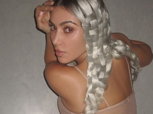 Penampilan Rambut Kim Kardashian Dikepang, Netizen Samakan dengan Kotak Besek