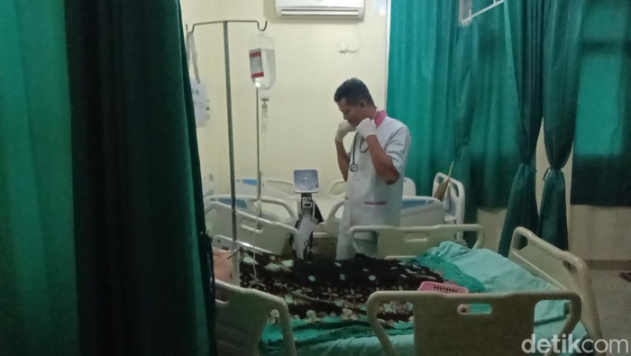 Kondisi pemuda Indramayu setelah menjalani operasi pengangkatan puluhan butir paku