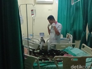 2 Jam Proses Pengambilan 70 Paku Berkarat di Perut Pemuda Indramayu