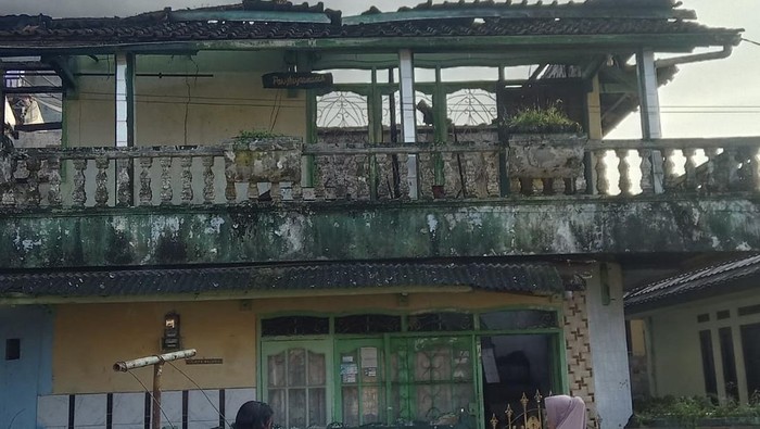 Kondisi rumah Hilman ludes terbakar.