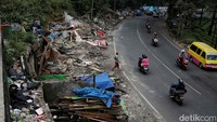 Pembongkaran tersebut dilakukan mulai area Taman Safari hingga sekitar Gunung Mas, tepatnya di Gantole.