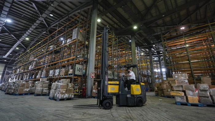 Journalists are given a tour inside a cargo center at the Rafik Hariri International Airport in Beirut, Lebanon, Monday, June 24, 2024. The tour comes a day after a British newspaper published a story, citing anonymous airport workers, claiming that Hezbollah is storing weapons at the airport, as monthslong clashes with the Israeli military on the Lebanon-Israel border have significantly escalated in recent weeks. (AP Photo/Bilal Hussein)