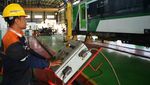 Melihat Perawatan Kereta Api Minangkabau Ekspress