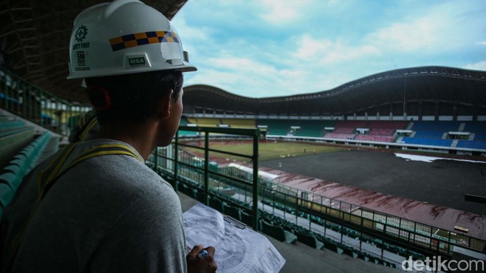 Stadion Patriot Candrabhaga, Kota Bekasi, tengah direnovasi. Begini progresnya.