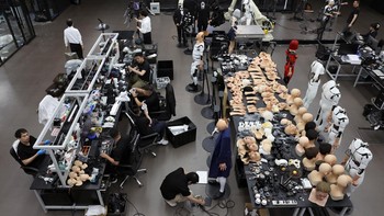 Ex-Robots mengatakan dibutuhkan waktu dua minggu hingga satu bulan untuk memproduksi robot humanoid, dengan harga berkisar antara 1,5 juta yuan ($207.000) hingga 2 juta yuan.