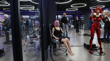 Robot humanoid yang dikembangkan oleh Ex-Robots dipajang di EX Future Technology Museum milik perusahaan.