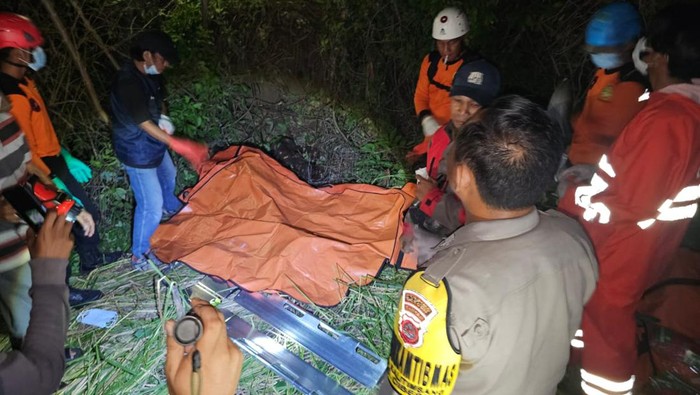 Nenek Mastuni (75) ditemukan meninggal dunia di belakang Lembaga Pemasyarakatan (Lapas) Cilegon. Nenek itu sempat dilaporkan hilang 2 pekan lalu (Foto: Dok. Istimewa)