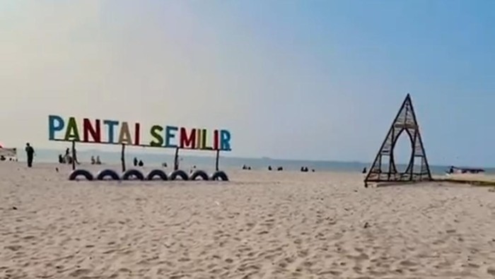Pantai Semilir di Tuban.