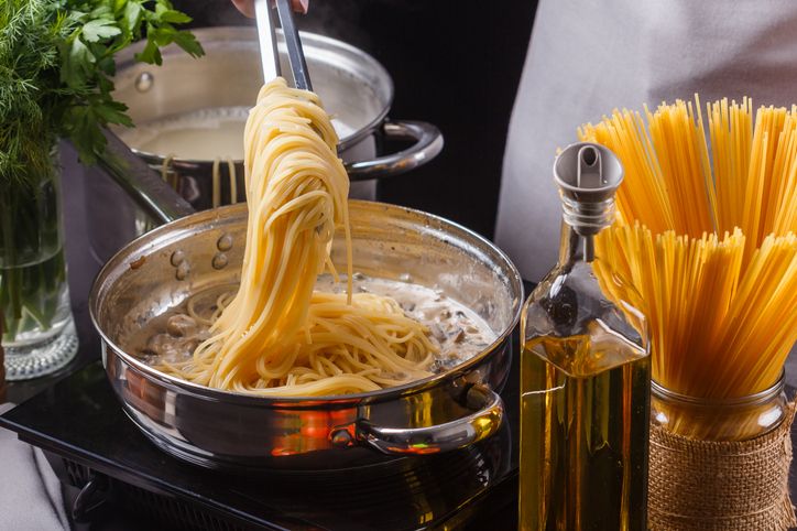 Cara masak pasta yang benar dan alasan tak boleh dibelah dua.