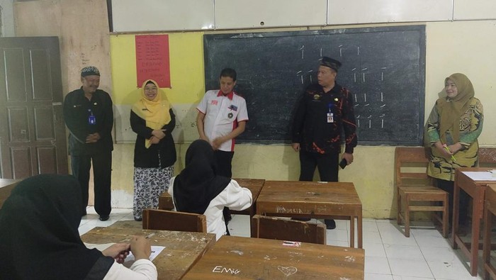 Pelaksanaan program Yuh Sekolah Maning Pemkab Tegal. Lewas program ini, ribuan anak putus sekolah bisa kembali mengenyam pendidikan. Foto diunggah Selasa (25/6/2024).